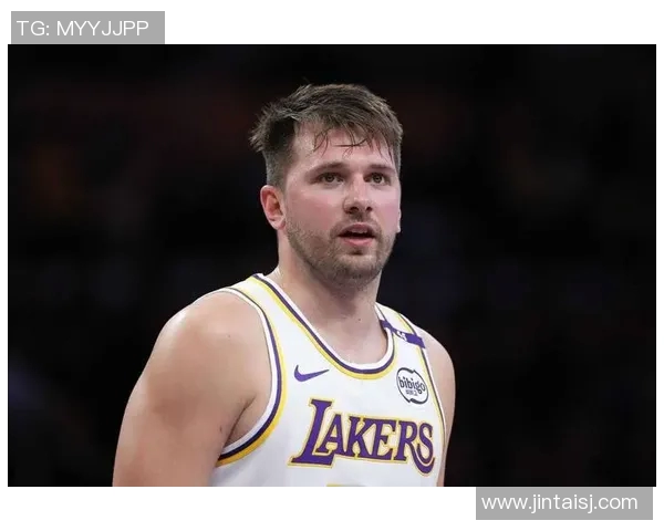 卢卡东契奇如何在NBA赛场上展现出超凡的篮球才华与领导能力